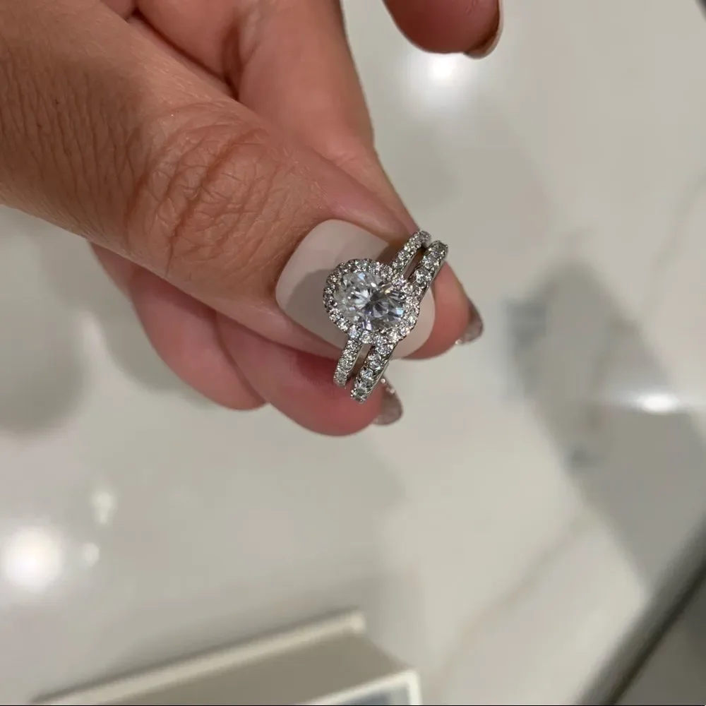 ♦️Rare oval halo diamond bridal ring♦️